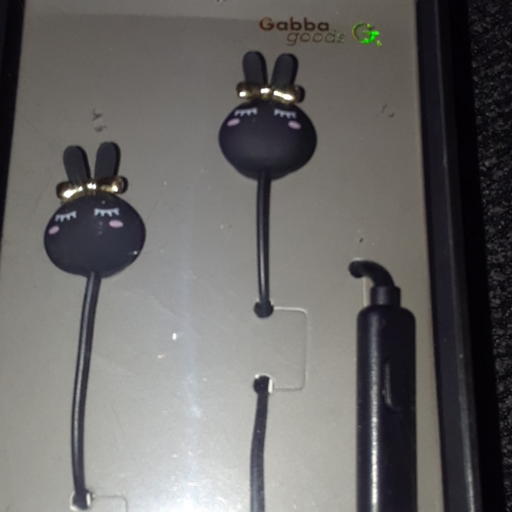 Earbuds 🐰 Gabba goods